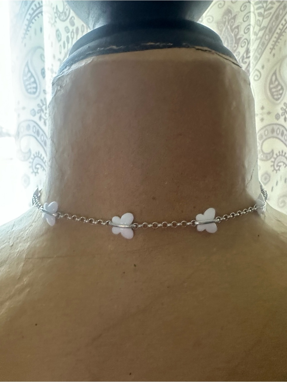 Butterfly Dsigns White Flower Chain Choker Necklace